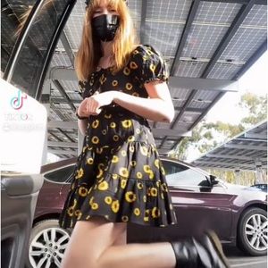 Mini Hot Topic Sunflower dress size Medium